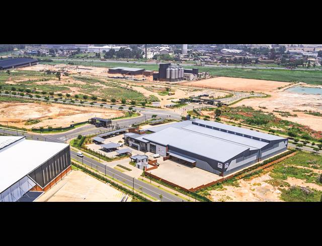 1,100M² WAREHOUSE TO LET IN GOSFORTH PARK